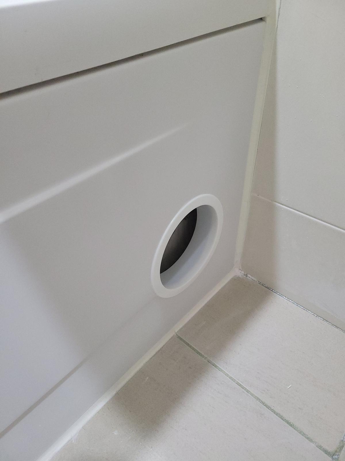 에이프런에 원형 점검구 틀 부착